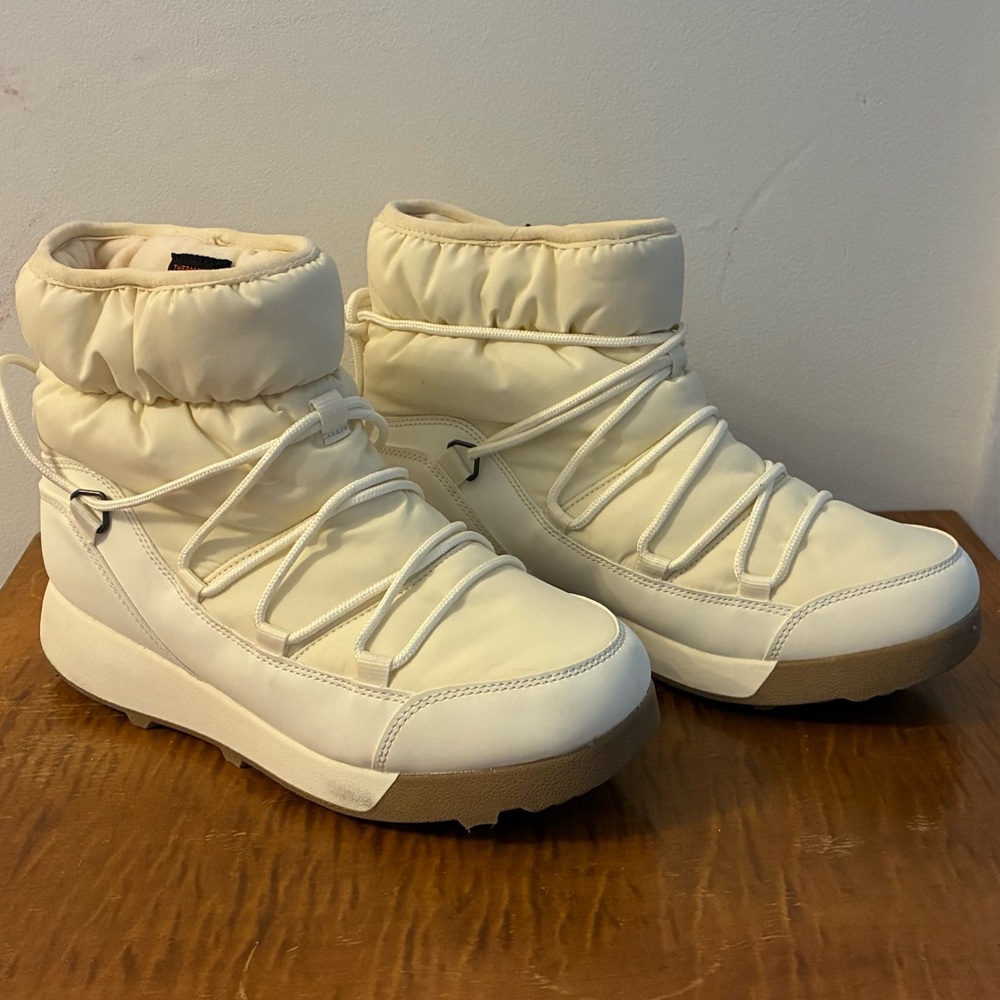 Women’s Cara Winter Puffer Boots, Size 10